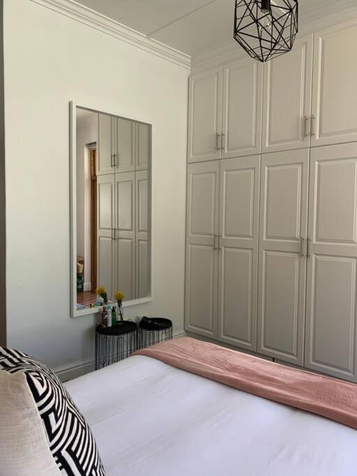 1-Bedroom Sea Point Gem - Perfect Location! Cape Town Ngoại thất bức ảnh