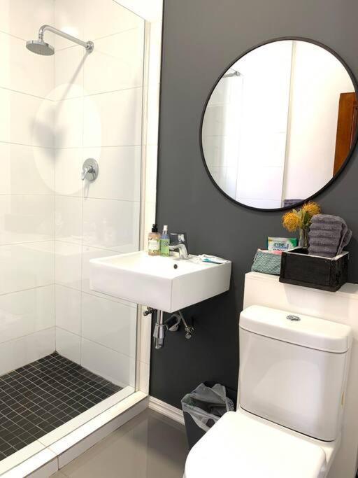 1-Bedroom Sea Point Gem - Perfect Location! Cape Town Ngoại thất bức ảnh
