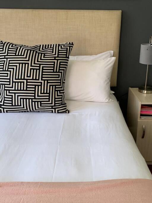 1-Bedroom Sea Point Gem - Perfect Location! Cape Town Ngoại thất bức ảnh