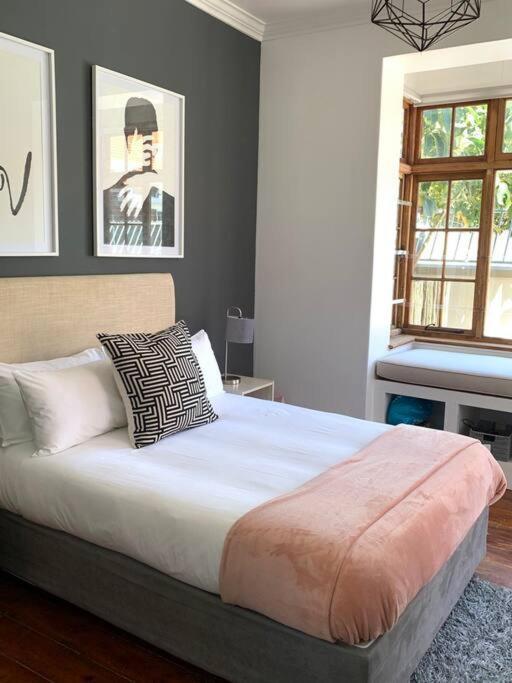 1-Bedroom Sea Point Gem - Perfect Location! Cape Town Ngoại thất bức ảnh