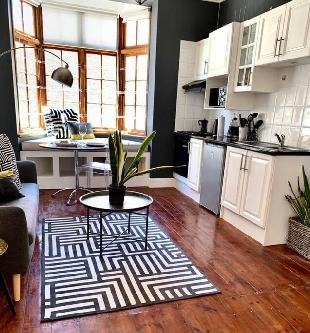1-Bedroom Sea Point Gem - Perfect Location! Cape Town Ngoại thất bức ảnh