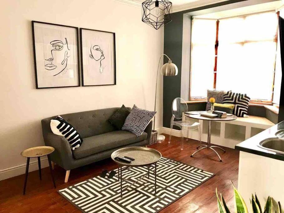 1-Bedroom Sea Point Gem - Perfect Location! Cape Town Ngoại thất bức ảnh
